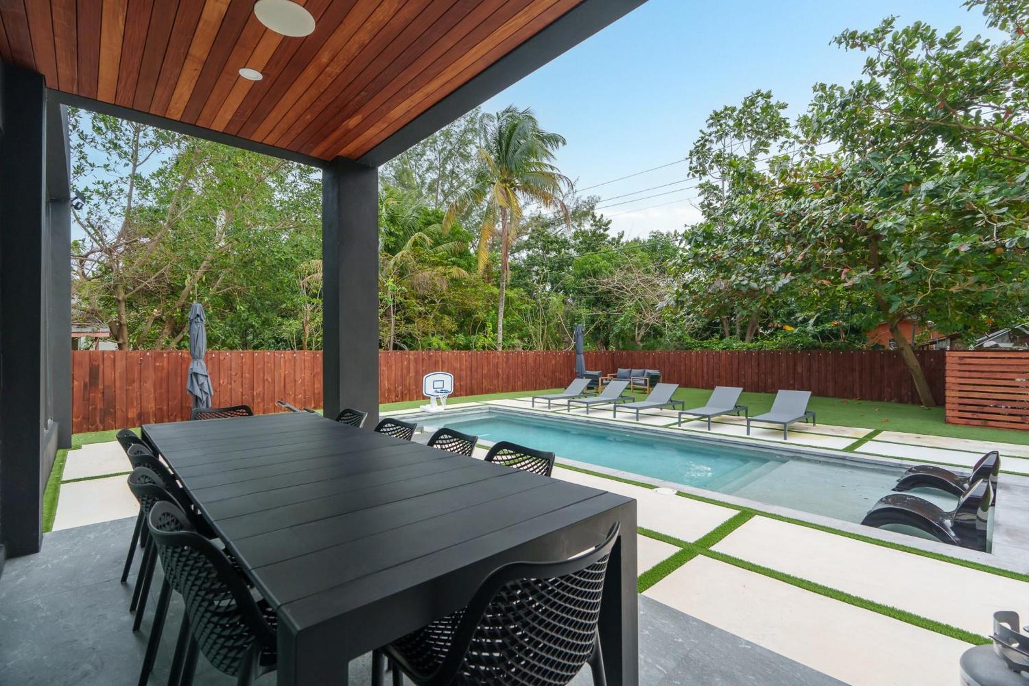 Casa de férias Modern Build Heated Pool Huge Open Concept *