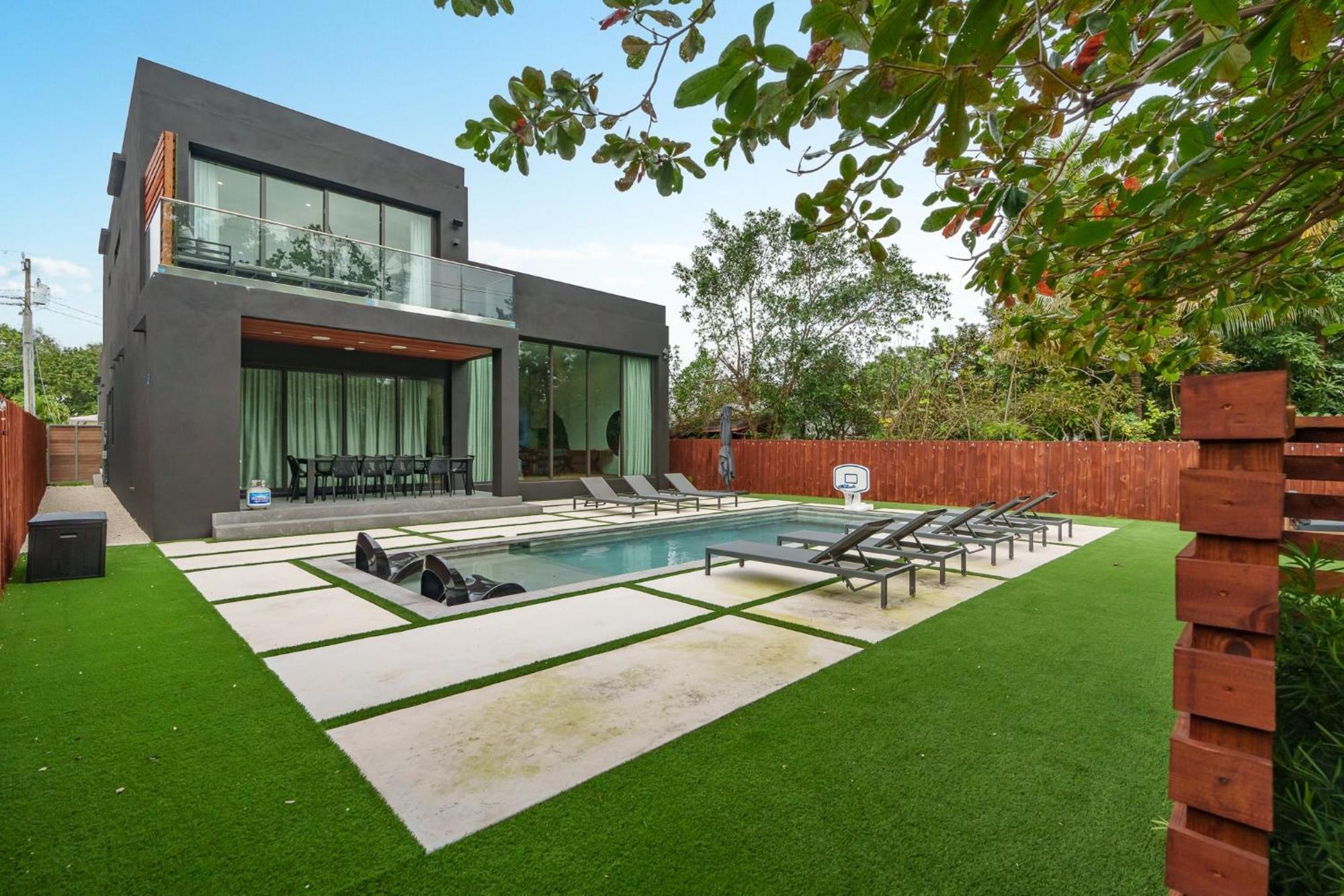 Casa de férias Modern Build Heated Pool Huge Open Concept