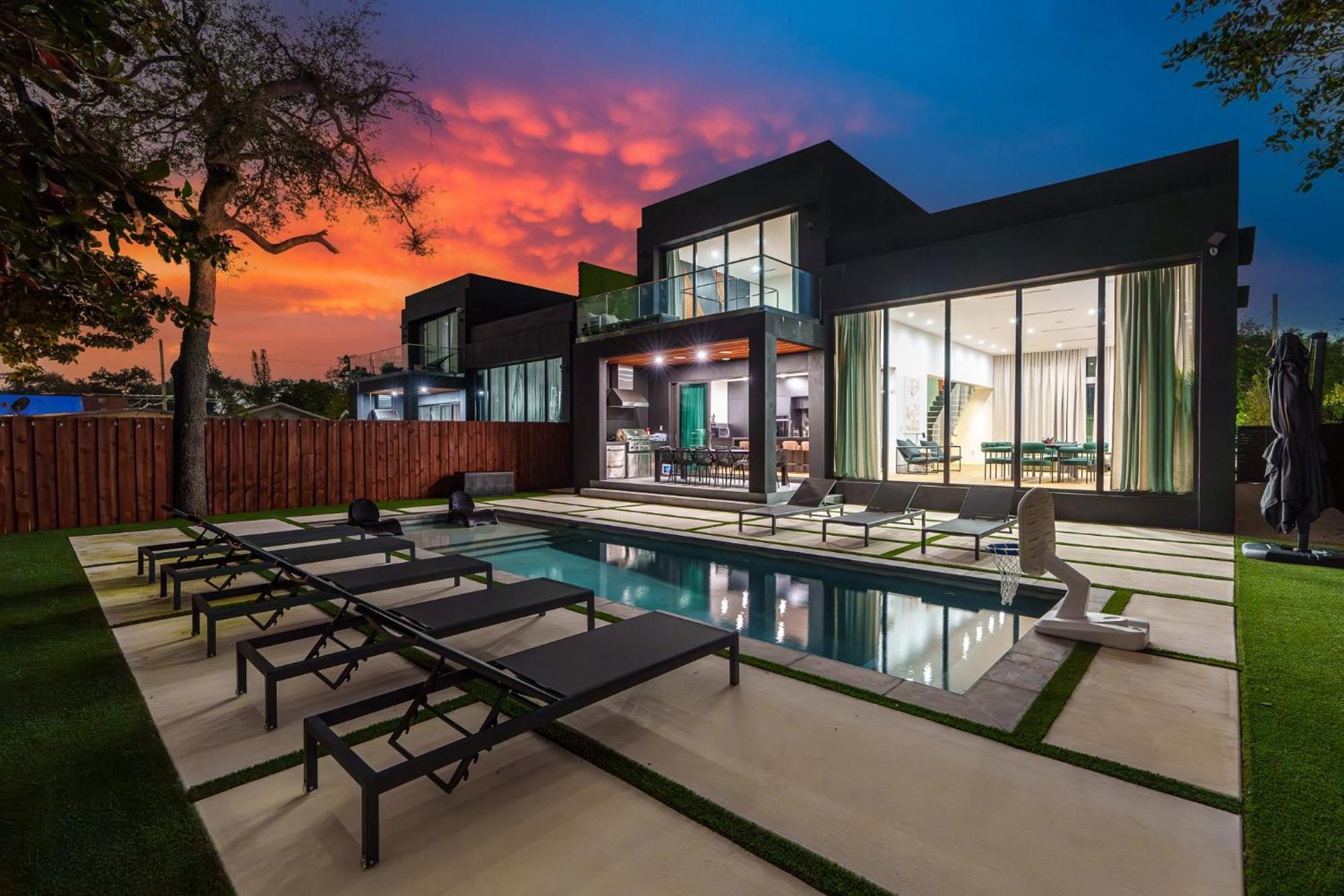 Modern Build Heated Pool Huge Open Concept Casa de férias *