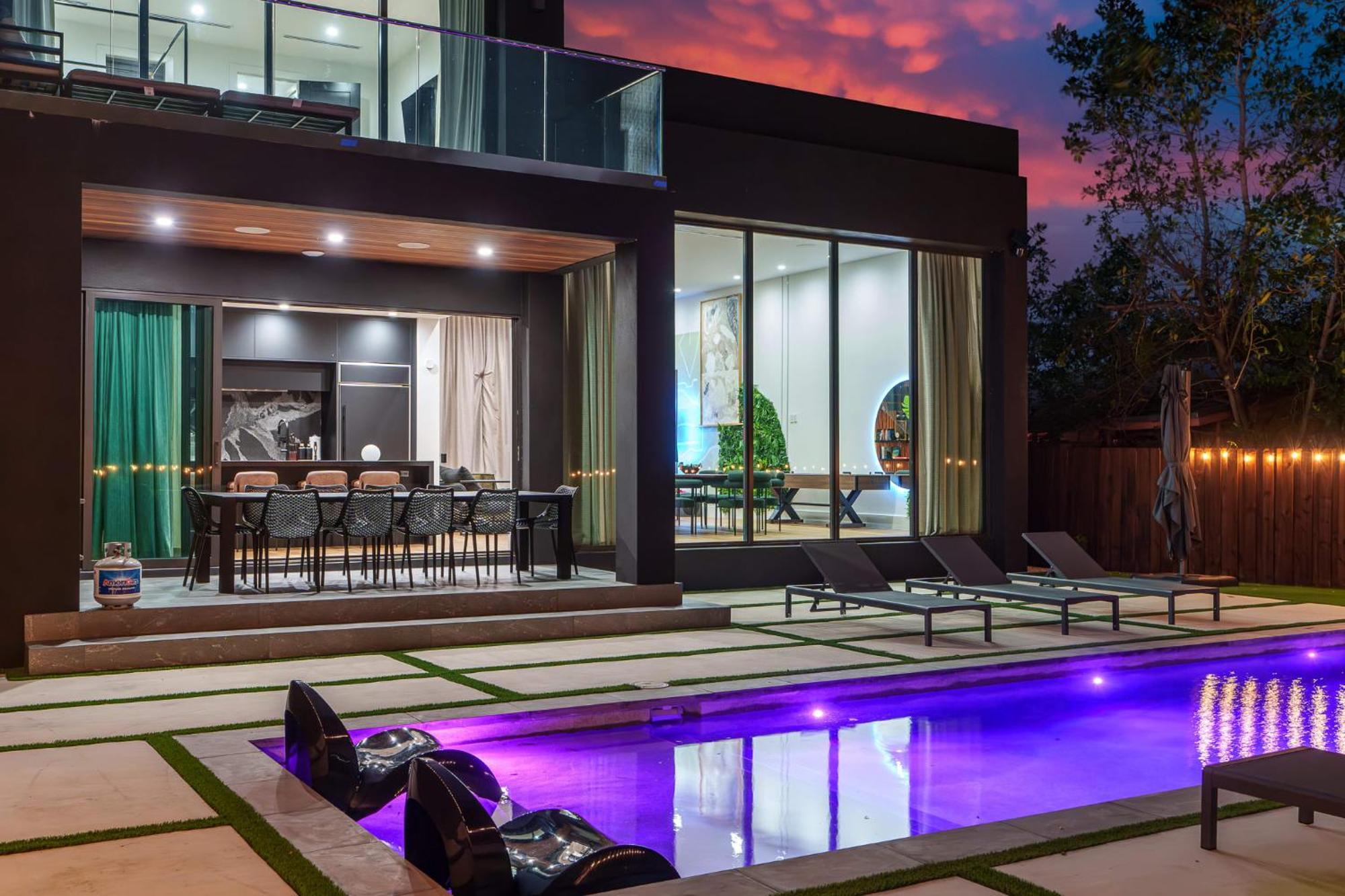 Casa de férias Modern Build Heated Pool Huge Open Concept *