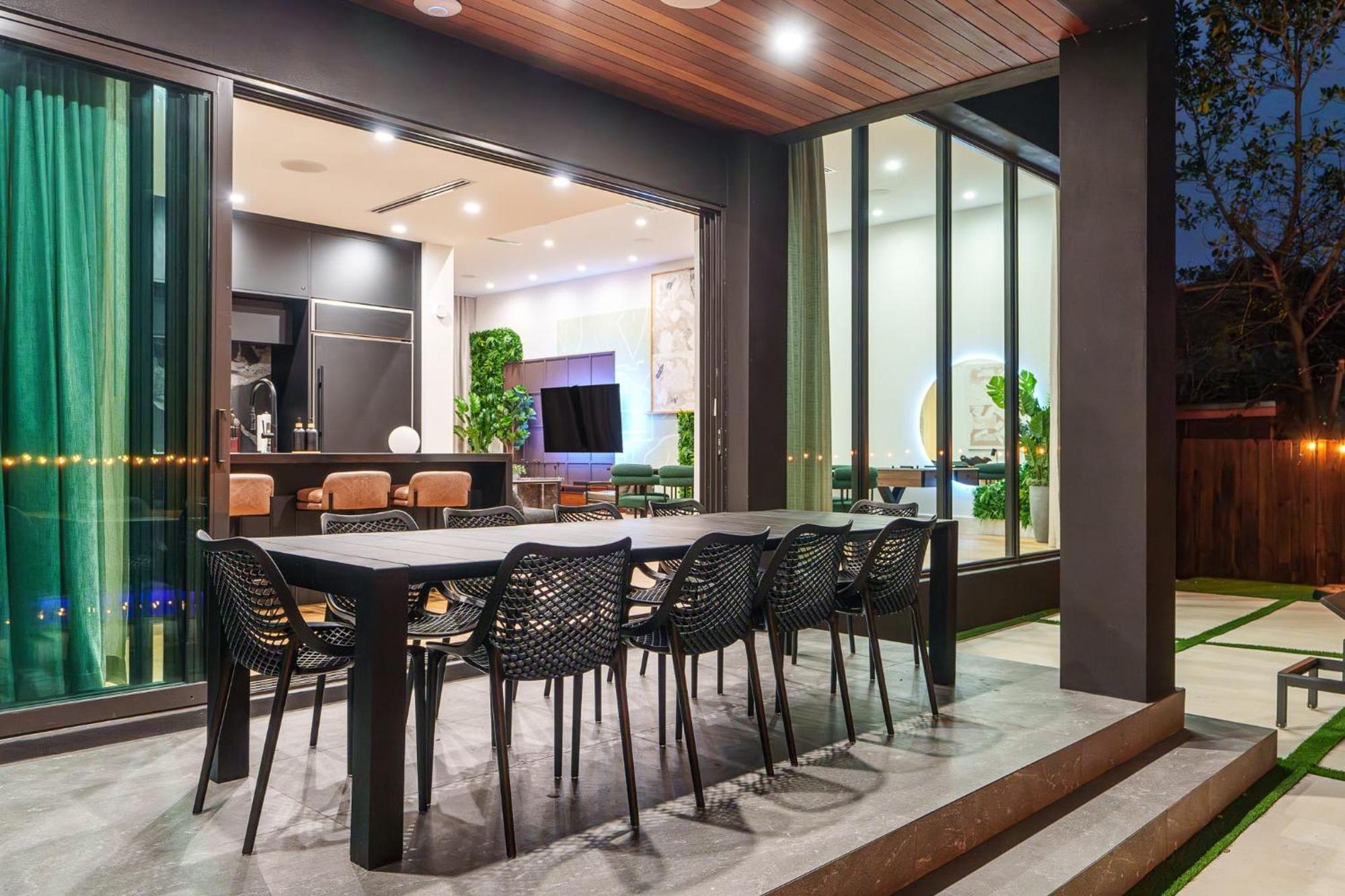 Casa de férias Modern Build Heated Pool Huge Open Concept *