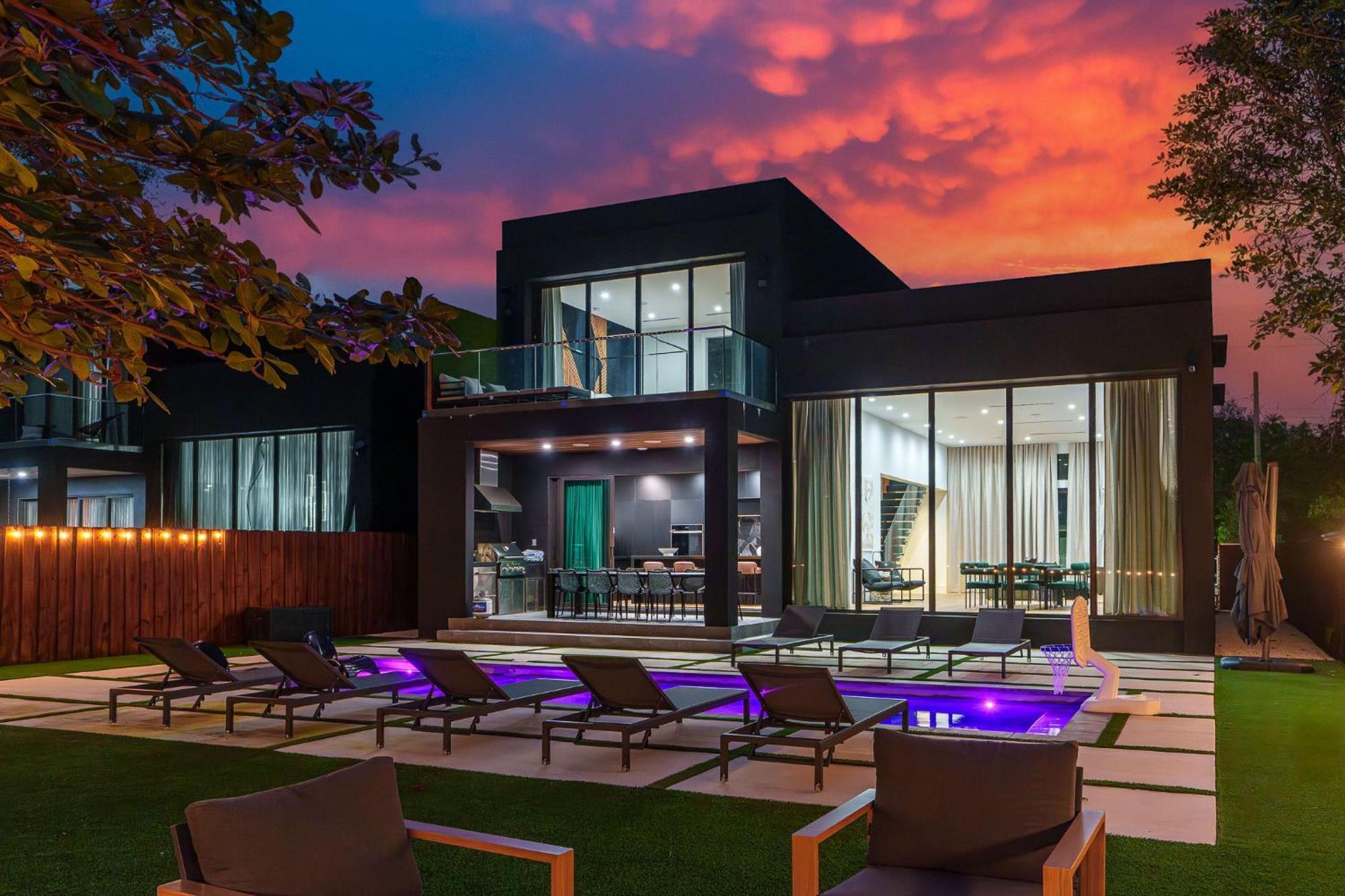 Modern Build Heated Pool Huge Open Concept Casa de férias