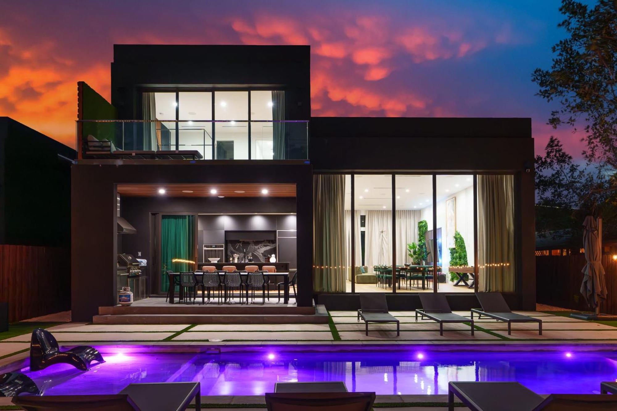 Modern Build Heated Pool Huge Open Concept Casa de férias